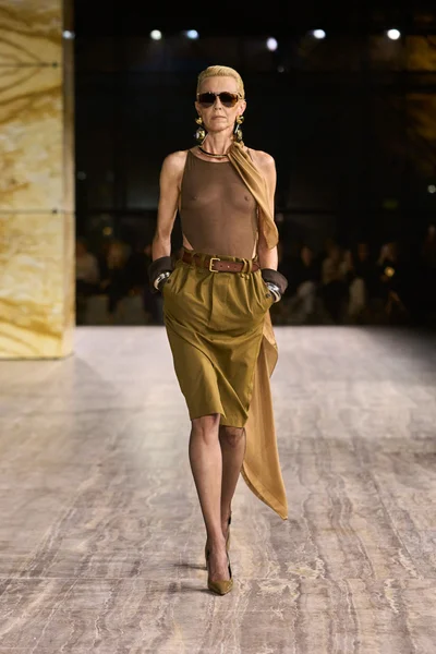 Look 19